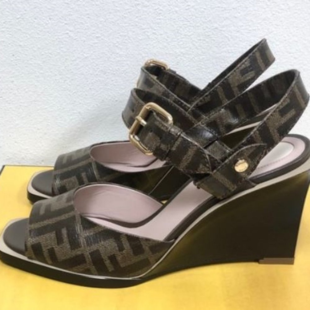 NIB Fendi Womens Brown/Tobacco Leather Slingback Square Toe Wedge Sandals